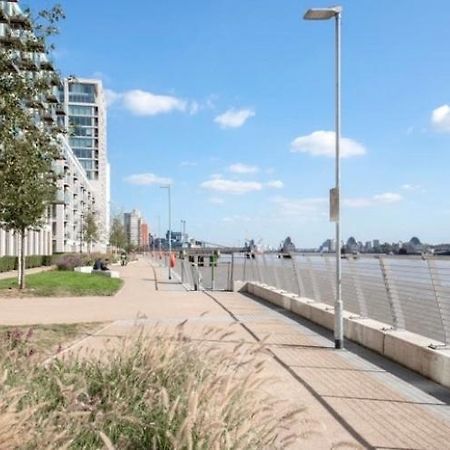 لندن Large Double Room Overlooking The Thames المظهر الخارجي الصورة