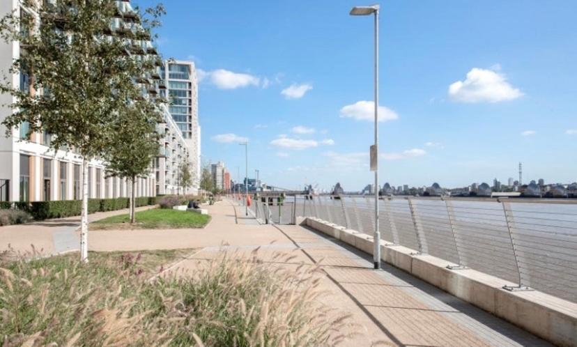 لندن Large Double Room Overlooking The Thames المظهر الخارجي الصورة